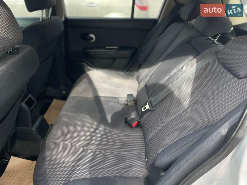 Хэтчбек Nissan TIIDA 2008 в Днепре