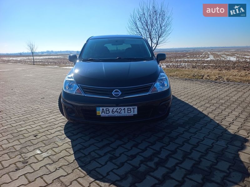 Хэтчбек Nissan TIIDA 2012 в Липовце