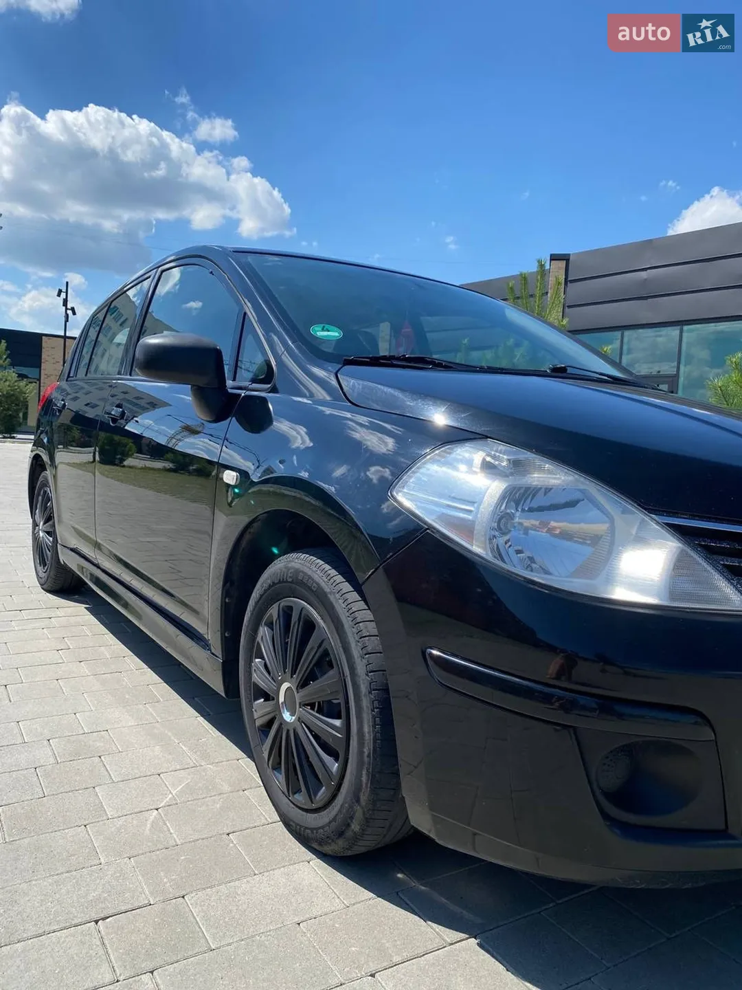 2011 Nissan Tiida - фото 1