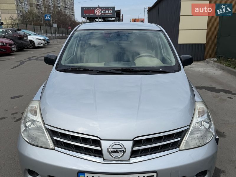 Хэтчбек Nissan TIIDA 2012 в Киеве