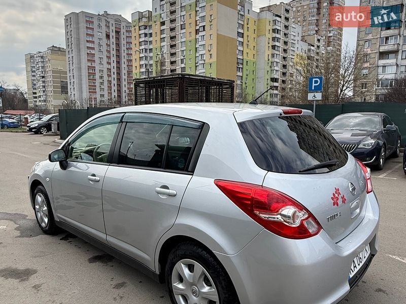 Хэтчбек Nissan TIIDA 2012 в Киеве