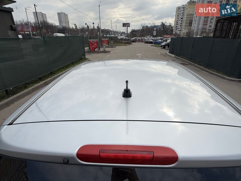 Хэтчбек Nissan TIIDA 2012 в Киеве