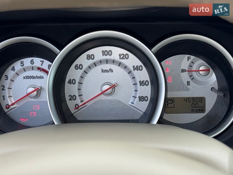 Хэтчбек Nissan TIIDA 2012 в Киеве