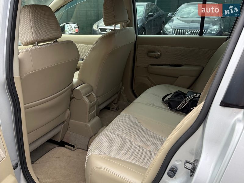 Хэтчбек Nissan TIIDA 2012 в Киеве