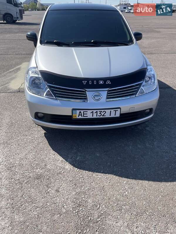 Хетчбек Nissan TIIDA 2008 в Ужгороді