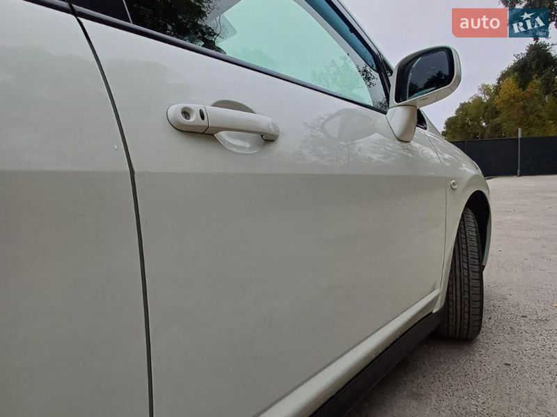 Хэтчбек Nissan TIIDA 2012 в Киеве фото 5 Хэтчбек Nissan TIIDA 2012 в Киеве