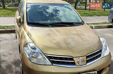 Хэтчбек Nissan TIIDA 2011 в Киеве
