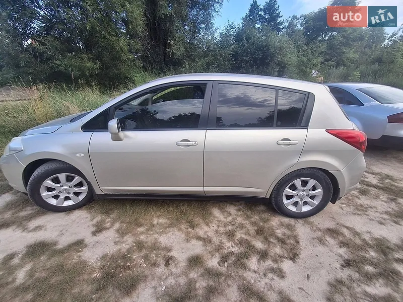 Nissan TIIDA