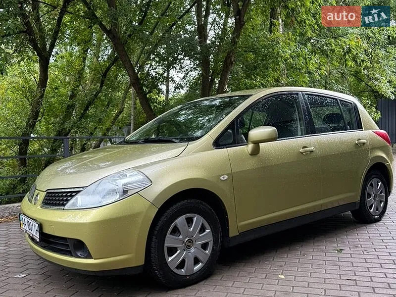 Nissan TIIDA