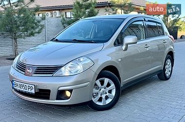 Хэтчбек Nissan TIIDA 2010 в Одессе