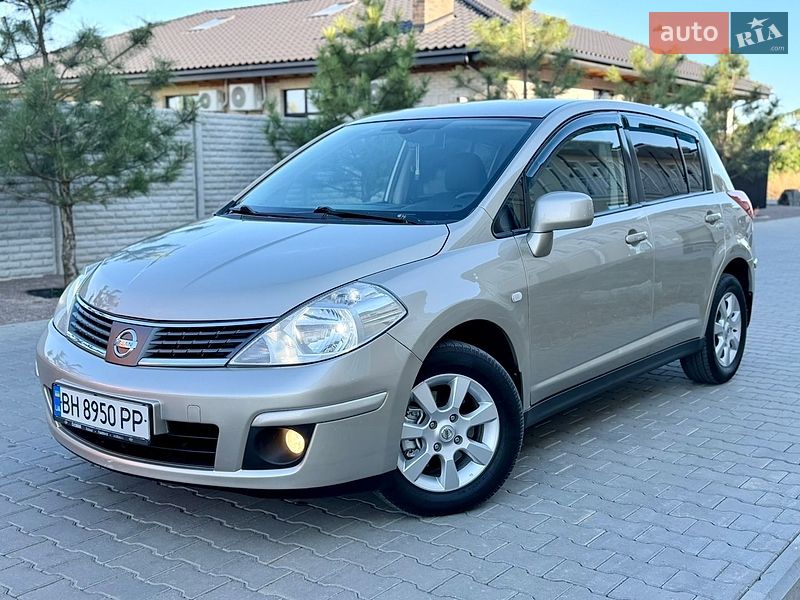 Хэтчбек Nissan TIIDA 2010 в Одессе