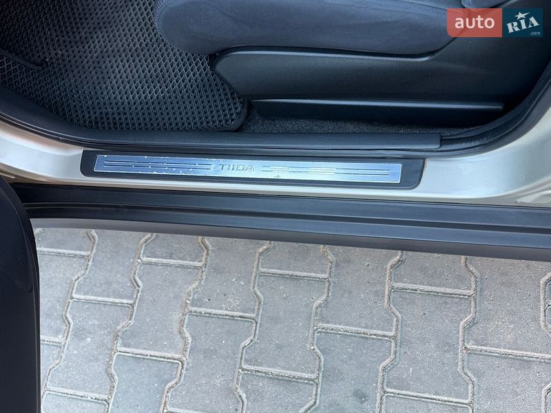 Хэтчбек Nissan TIIDA 2010 в Одессе