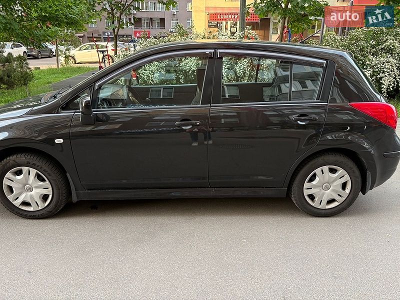 2012 Nissan Tiida, VIN 3N1FCAC11UK563657:plate — zdjęcie 1 (autoria)