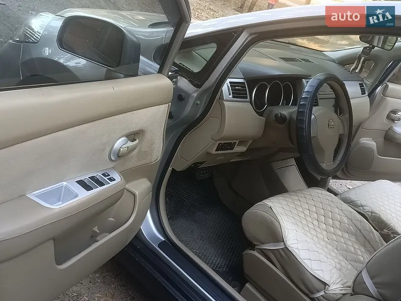 Nissan TIIDA
