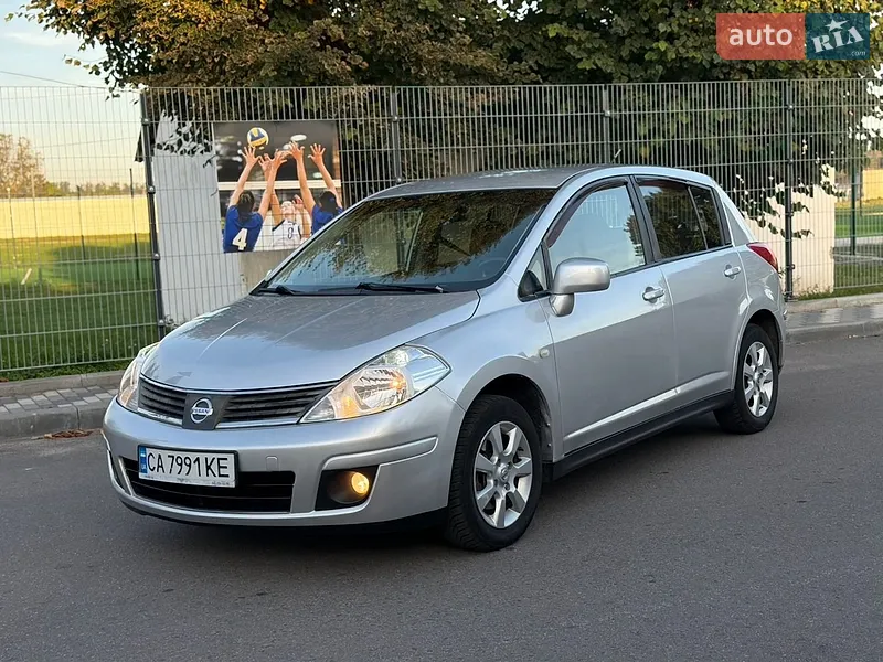 Nissan TIIDA 2010