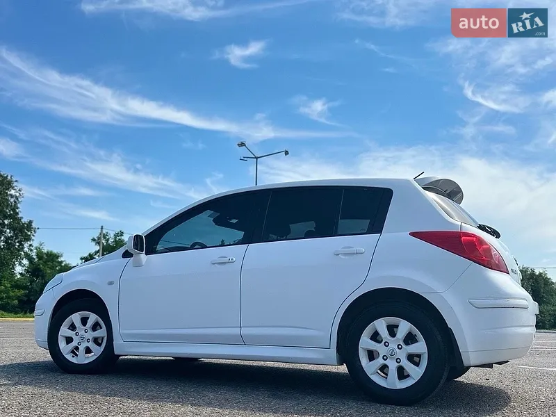 Nissan TIIDA 2010