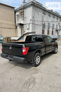 Пикап Nissan Titan 2017 в 
