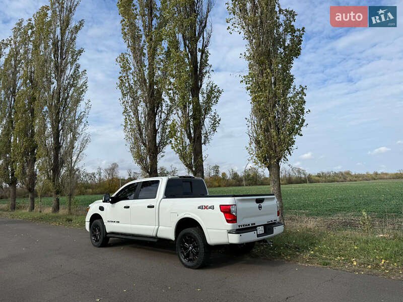 Грузовой фургон Nissan Titan 2018 в Киеве