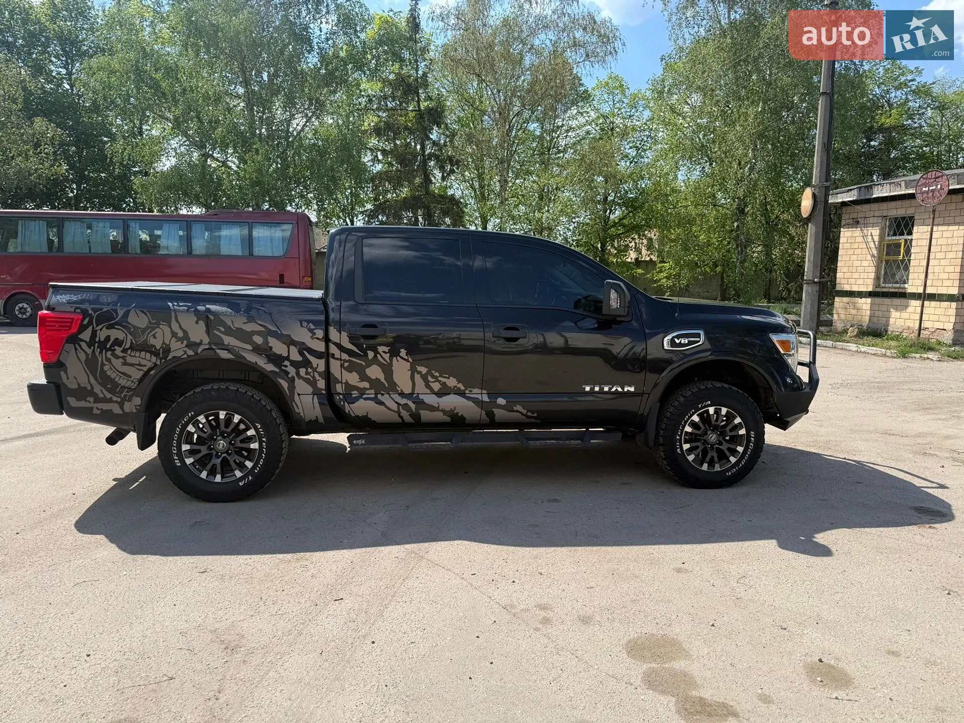 2017 Nissan Titan - мініатюра 8