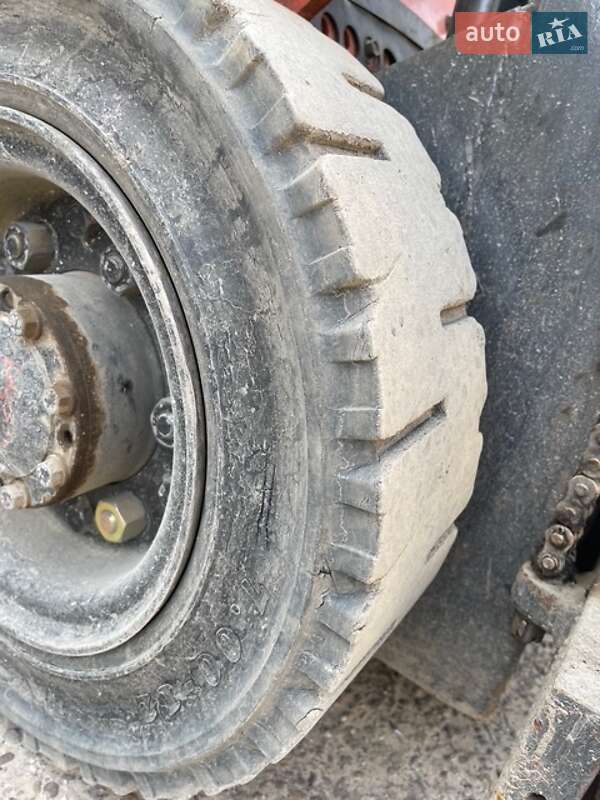 Вилочный погрузчик Nissan UD 2005 в Львове