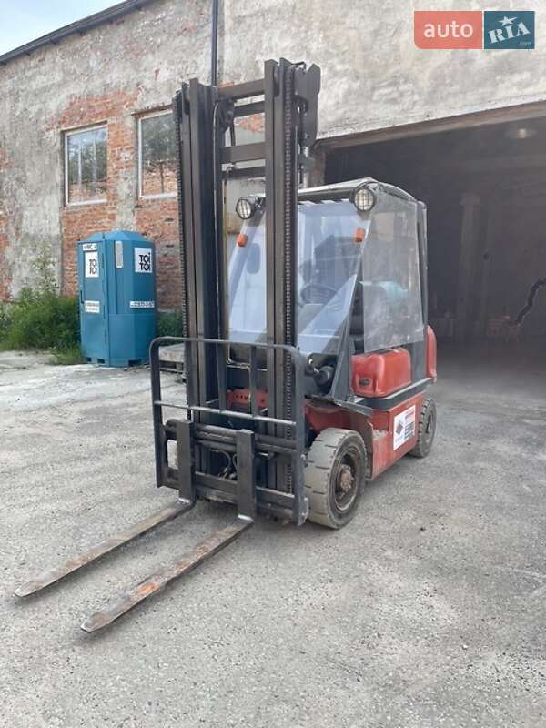 Вилочный погрузчик Nissan UD 2005 в Львове