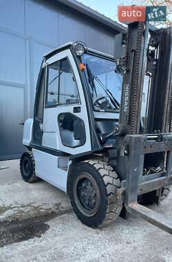 Вилочный погрузчик Nissan UGD 2011 в Ужгороде