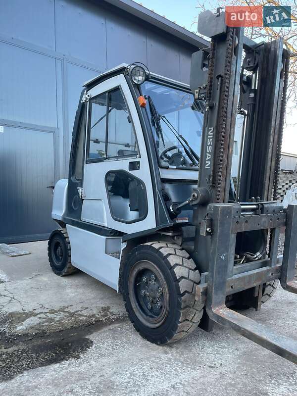 Nissan UGD 2011 Nissan UGD 2011