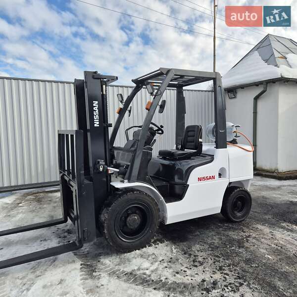Вилочный погрузчик Nissan UGD 2012 в Пустомытах
