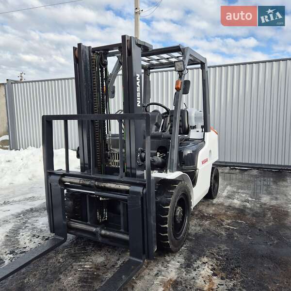 Вилочный погрузчик Nissan UGD 2012 в Пустомытах