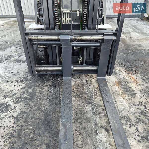 Вилочный погрузчик Nissan UGD 2012 в Пустомытах