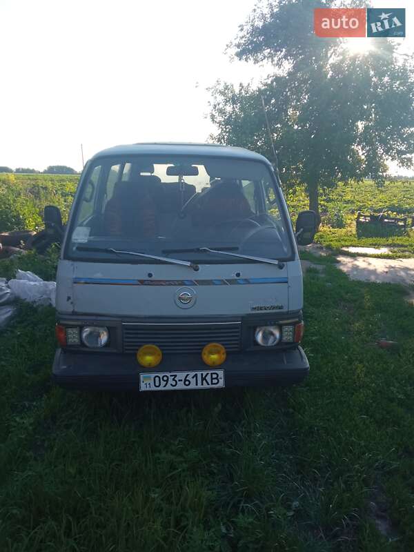 Мінівен Nissan Urvan 1991 в 