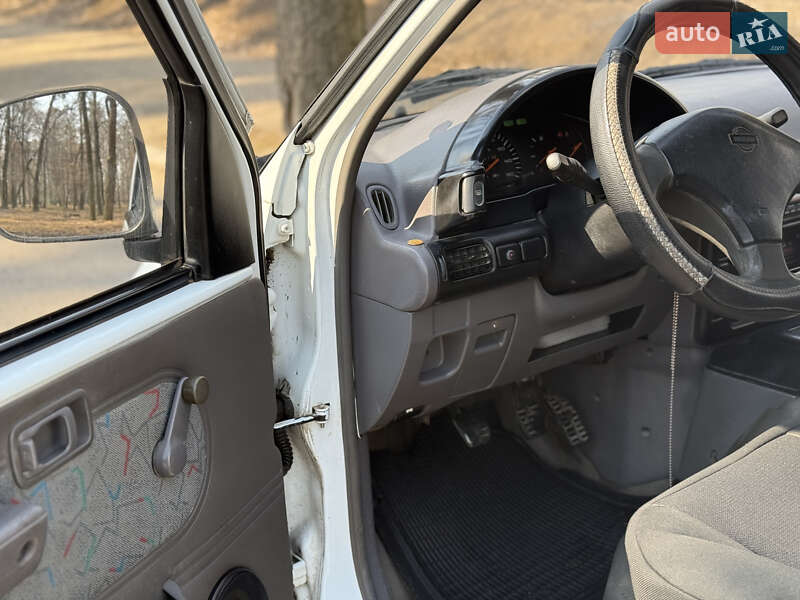 Мінівен Nissan Vanette 2001 в Чернівцях