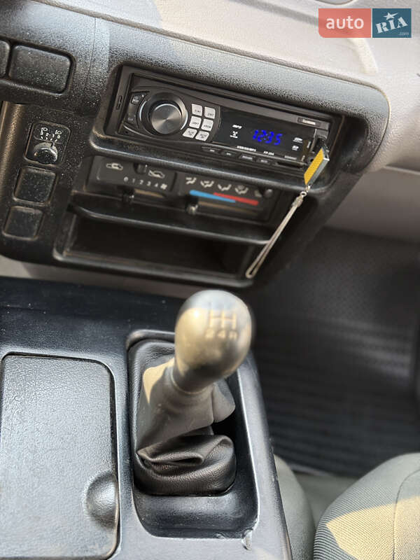 Мінівен Nissan Vanette 2001 в Чернівцях