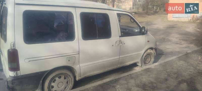 Nissan Vanette 1998