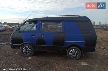 Грузопассажирский фургон Nissan Vanette 1994 в Хмельницком