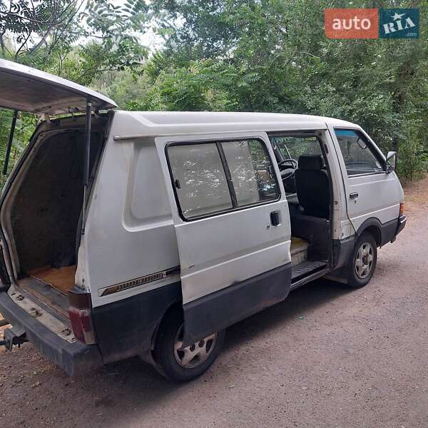 Мінівен Nissan Vanette 1988 в Запоріжжі