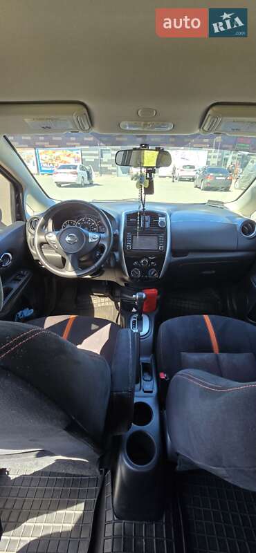 Хэтчбек Nissan Versa Note 2015 в Святопетровское