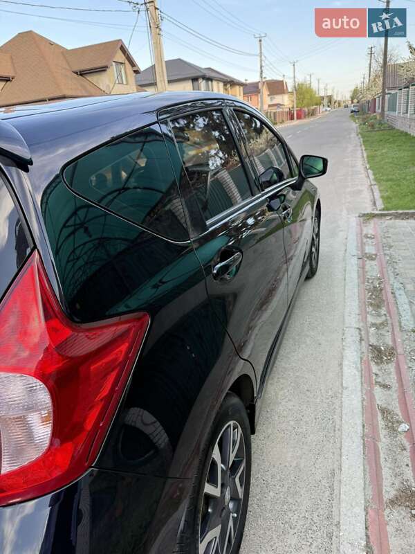 Хэтчбек Nissan Versa Note 2015 в Святопетровское