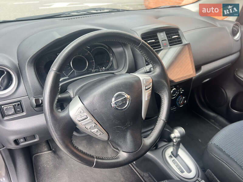 Хэтчбек Nissan Versa Note 2015 в Киеве