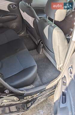 Хэтчбек Nissan Versa Note 2013 в Дымере