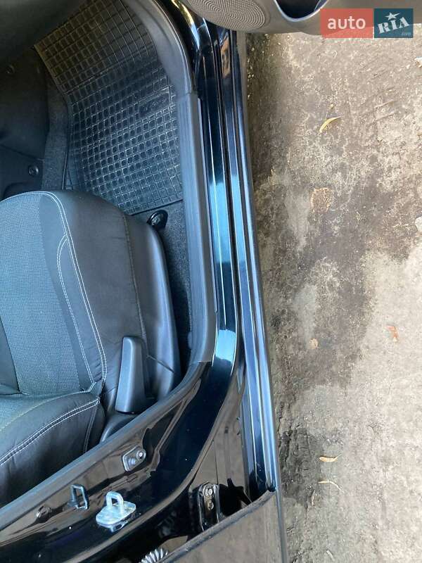 Хетчбек Nissan Versa Note 2017 в Полтаві фото 25 Хетчбек Nissan Versa Note 2017 в Полтаві