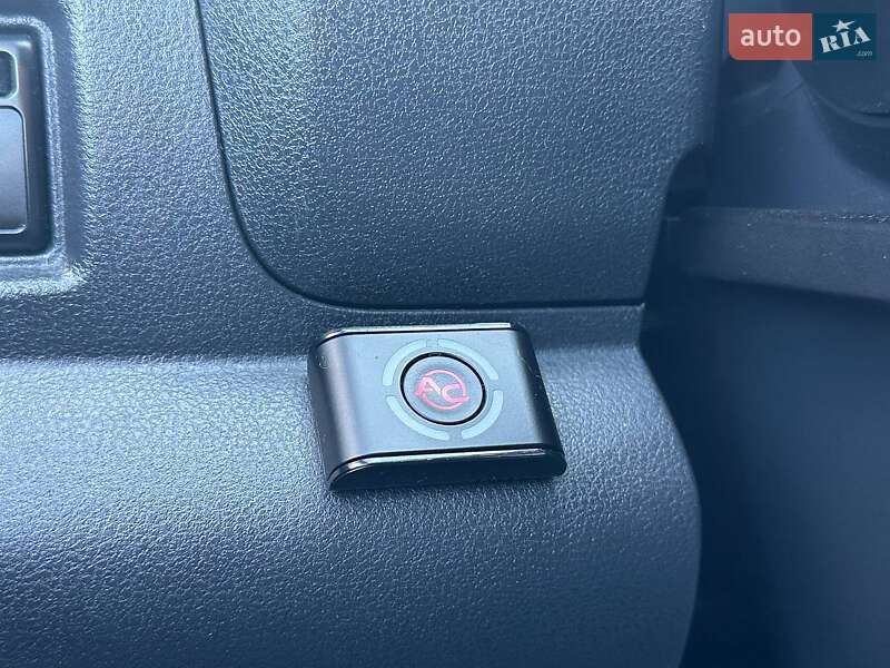Хэтчбек Nissan Versa Note 2015 в Киеве