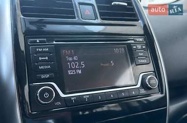 Хэтчбек Nissan Versa Note 2015 в 