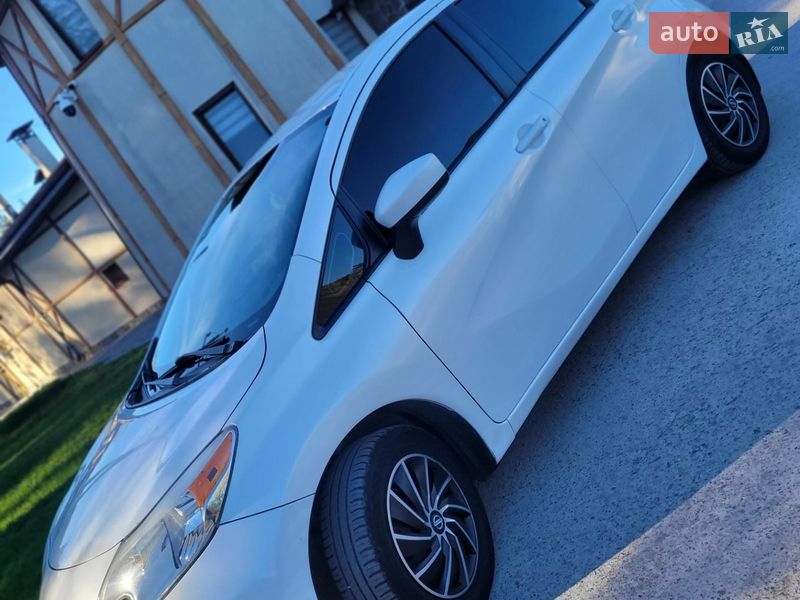 Хетчбек Nissan Versa Note 2016 в Новомосковську фото 3 Хетчбек Nissan Versa Note 2016 в Новомосковську