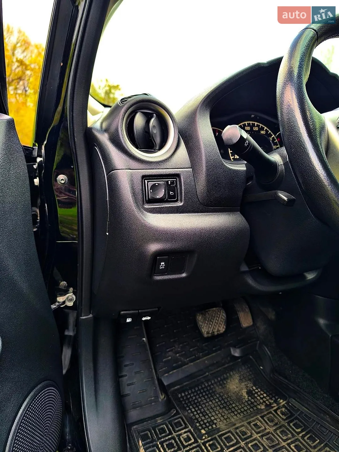 2017 Nissan Versa - мініатюра 22