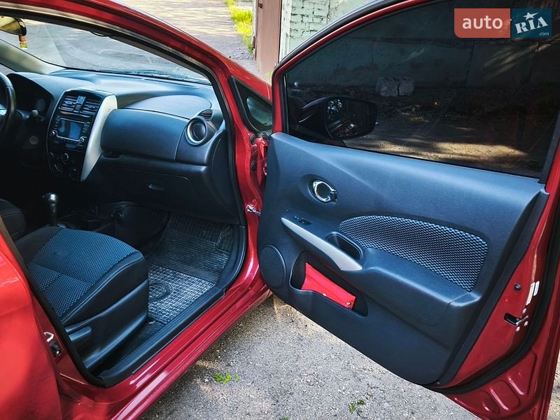Хэтчбек Nissan Versa Note 2017 в Запорожье
