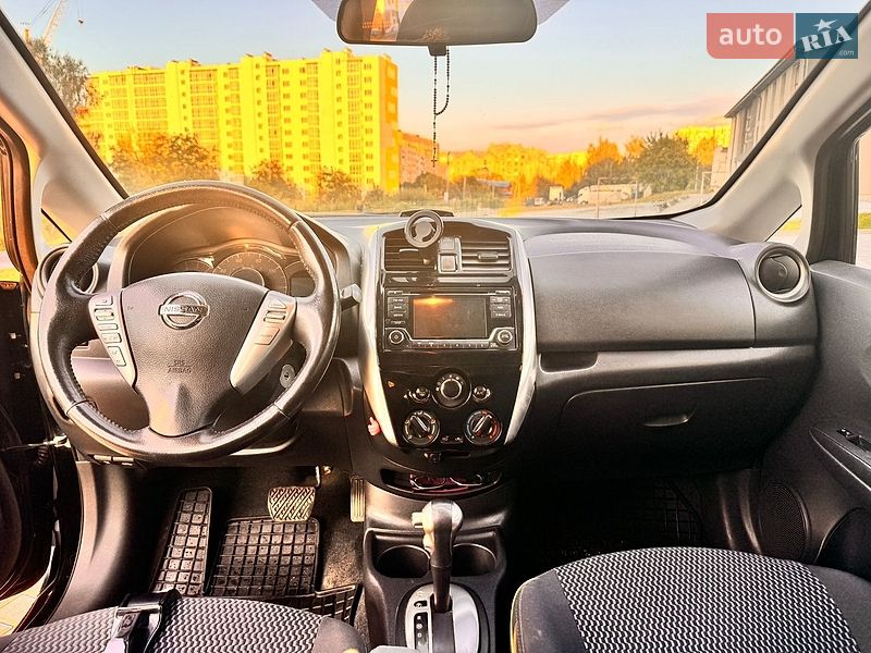 Хэтчбек Nissan Versa Note 2015 в Львове