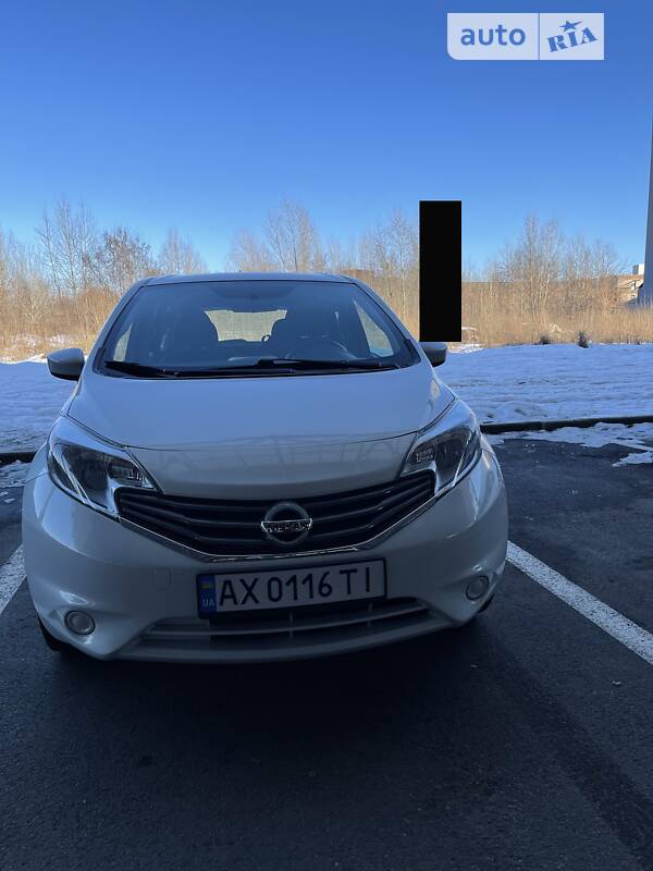 Хэтчбек Nissan Versa 2016 в Харькове