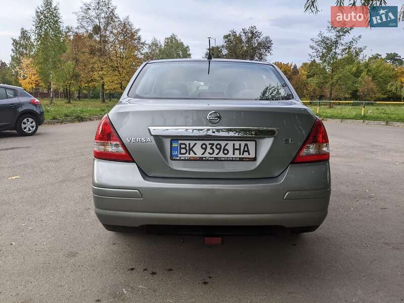 Седан Nissan Versa 2007 в Рівному