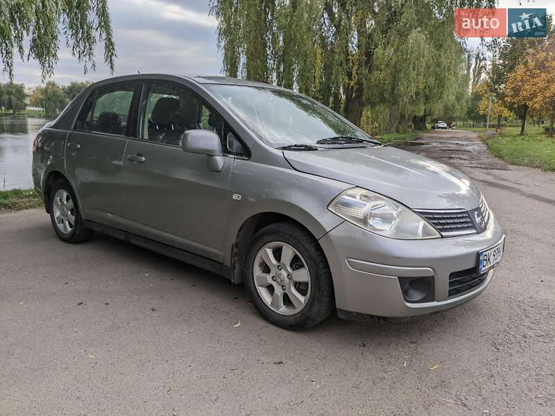 Седан Nissan Versa 2007 в Рівному